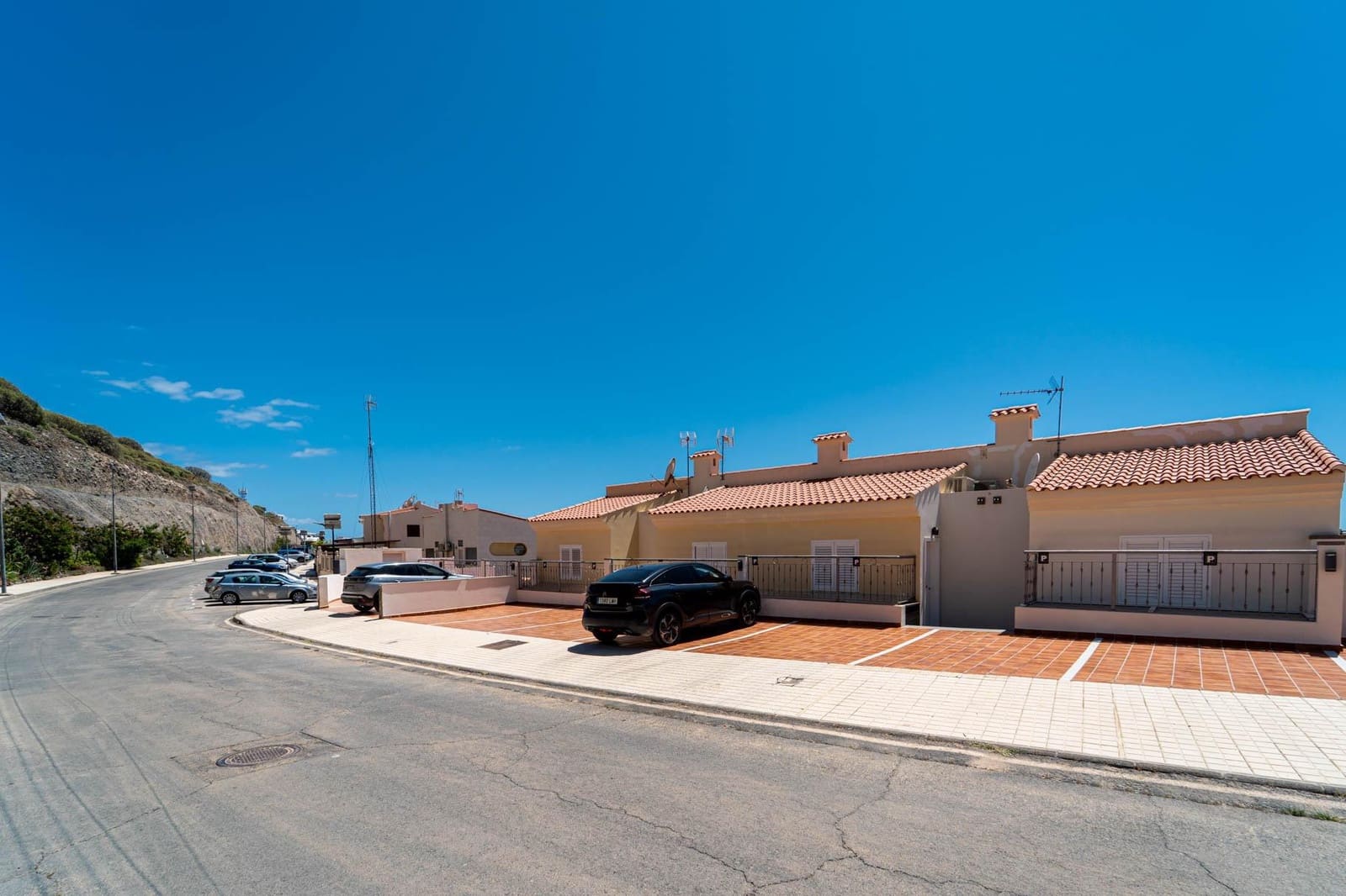 Adosado de 3 habitaciones en Arguineguín en venta con piscina garaje - 545.000 € (Ref: 9866939)