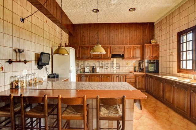 4 bedroom Finca/Country House for sale in L'Ampolla with garage - € 445,000 (Ref: 8393270)