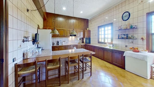 4 bedroom Finca/Country House for sale in L'Ampolla with garage - € 445,000 (Ref: 8393270)