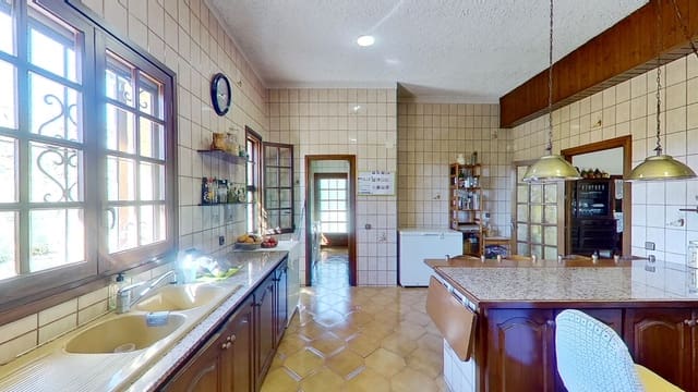 4 bedroom Finca/Country House for sale in L'Ampolla with garage - € 445,000 (Ref: 8393270)