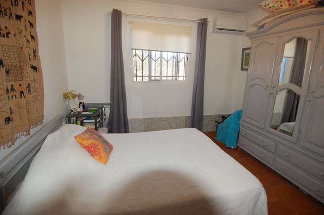 4 soveværelse Finca/Landehus til salg i L'Ampolla med swimmingpool garage - € 295.000 (Ref: 9303837)