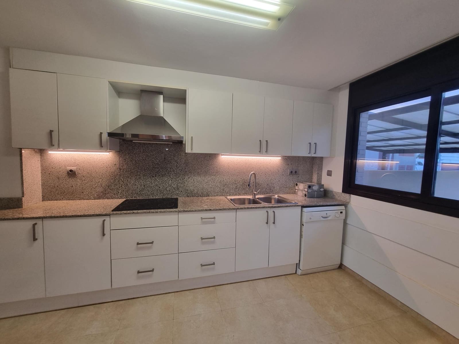 3 soverom Hus til salgs i L'Ampolla med svømmebasseng garasje - € 330 000 (Ref: 9569486)