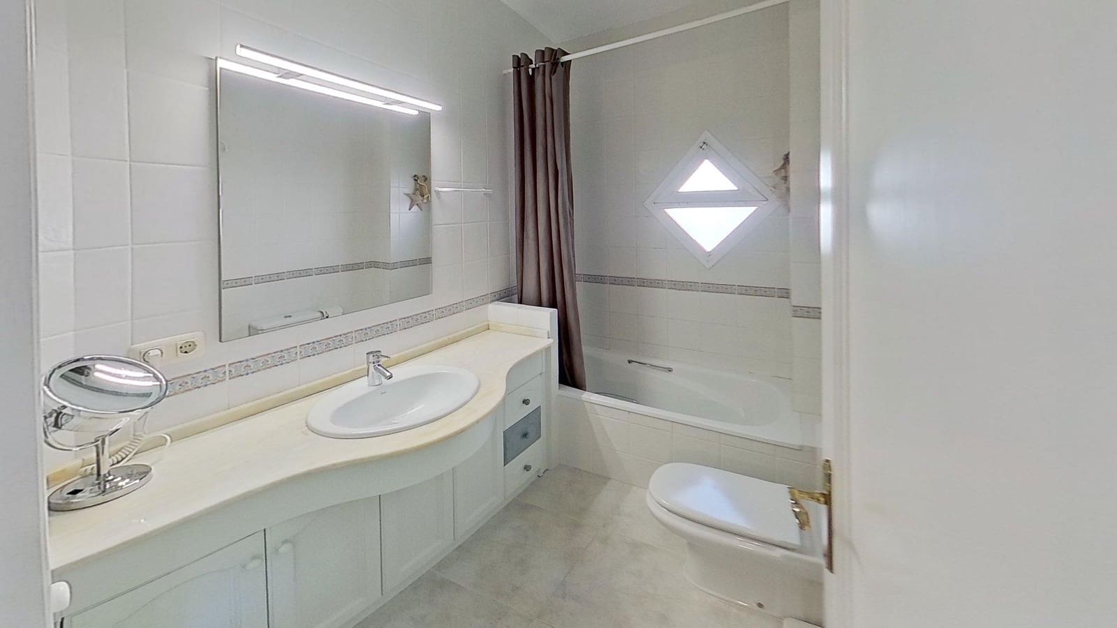 4 soveværelse Byhus til salg i L'Ampolla med garage - € 295.000 (Ref: 9799933)