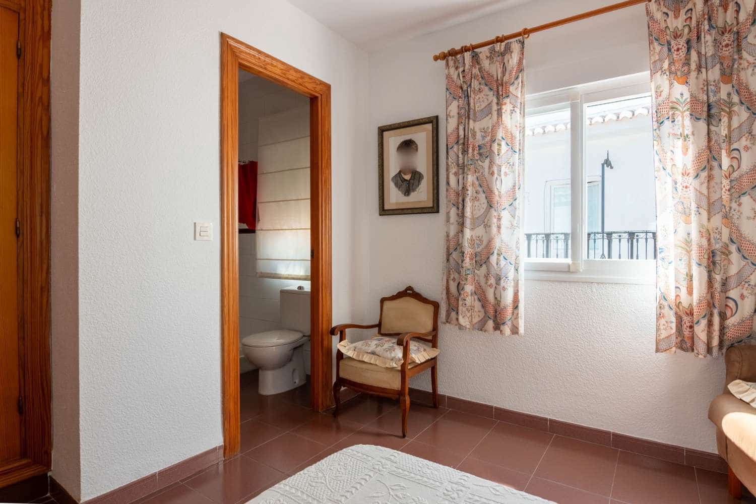 5 chambre Maison de Ville à vendre à Salobrena avec garage - 390 000 € (Ref: 10037831)