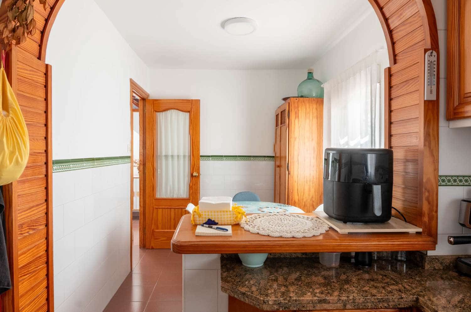 5 chambre Maison de Ville à vendre à Salobrena avec garage - 390 000 € (Ref: 10037831)