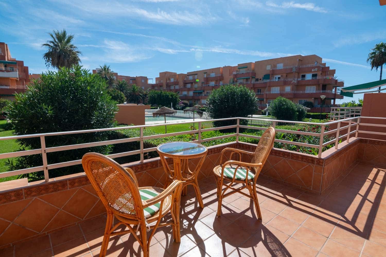 2 sovrum Lägenhet att hyra i Salobrena med pool garage - 750 € (Ref: 10101866)