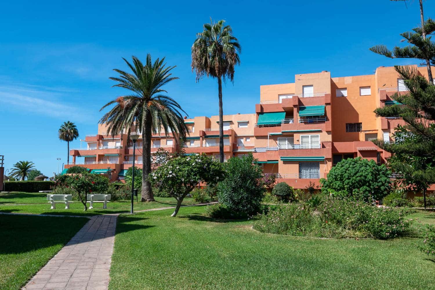 2 sovrum Lägenhet att hyra i Salobrena med pool garage - 750 € (Ref: 10101866)