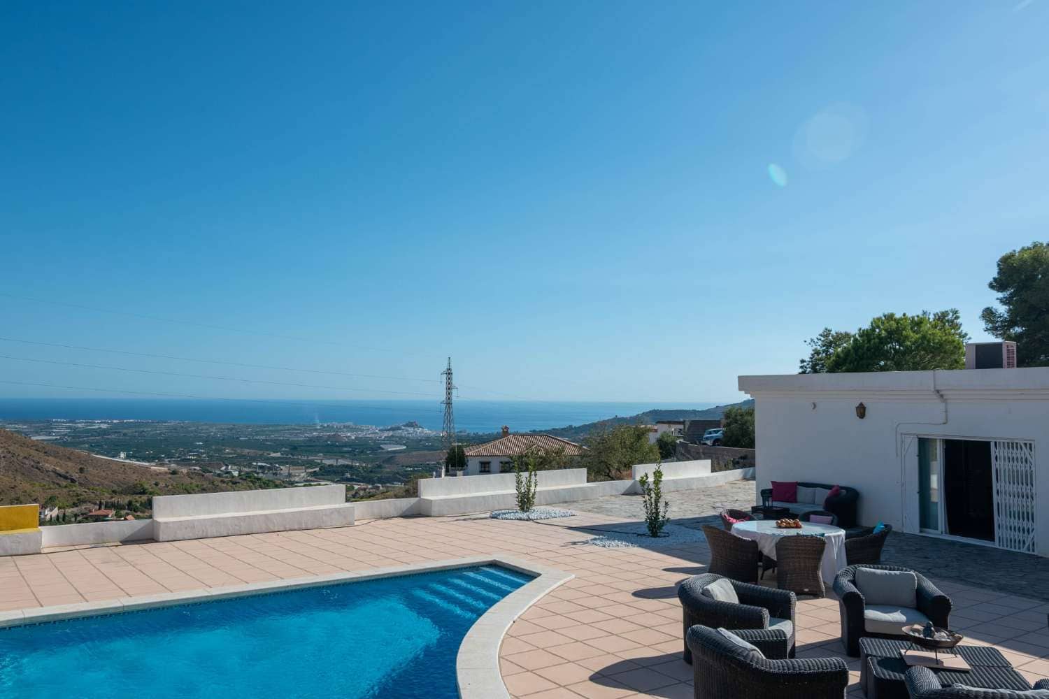 4 bedroom Villa for sale in Molvizar with pool - € 449,000 (Ref: 10108985)