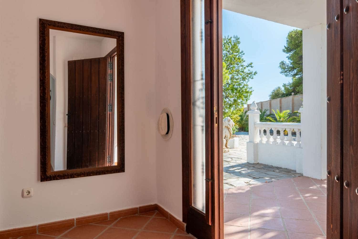 4 bedroom Villa for sale in Molvizar with pool - € 449,000 (Ref: 10108985)