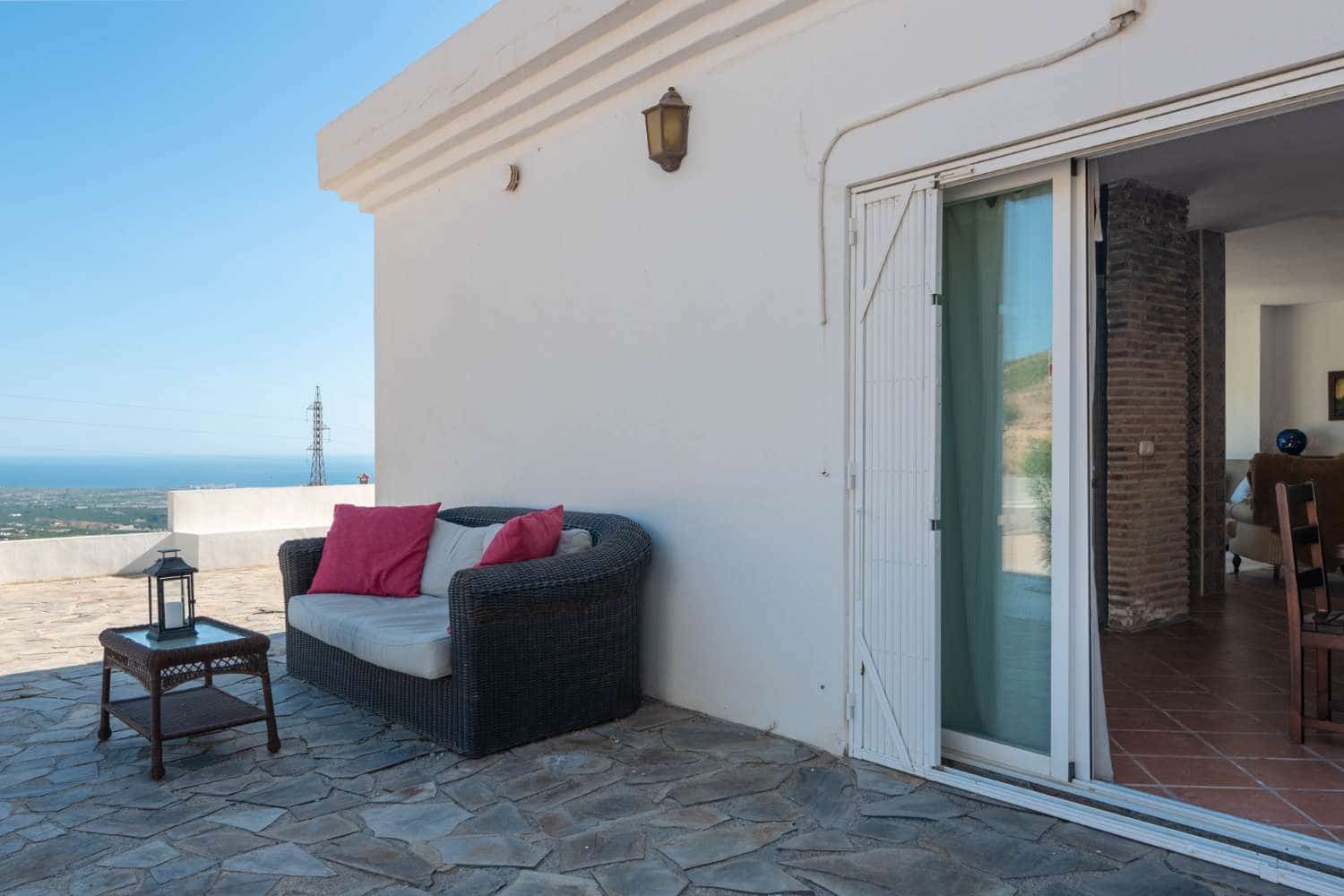 4 bedroom Villa for sale in Molvizar with pool - € 449,000 (Ref: 10108985)