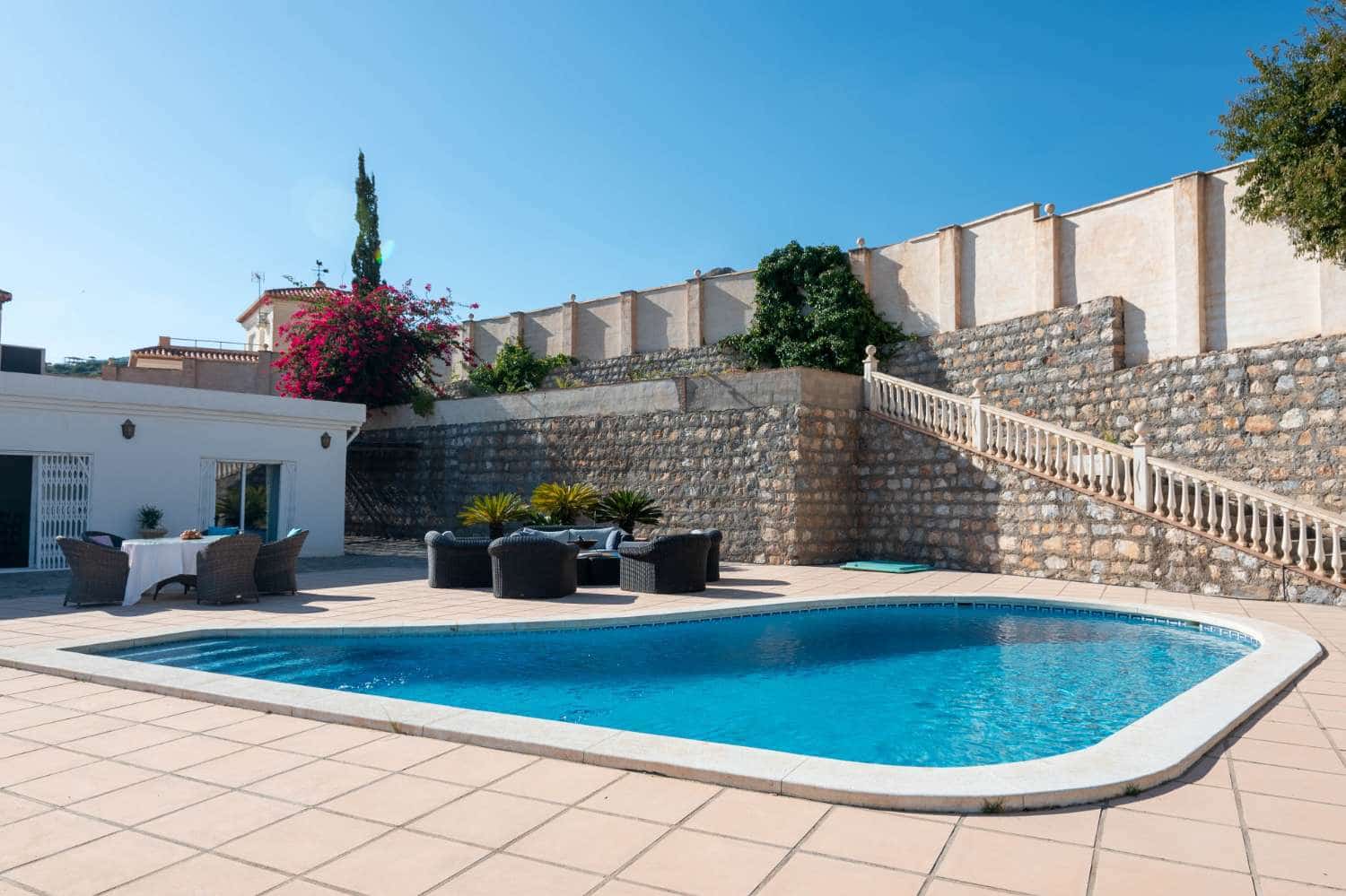4 bedroom Villa for sale in Molvizar with pool - € 449,000 (Ref: 10108985)