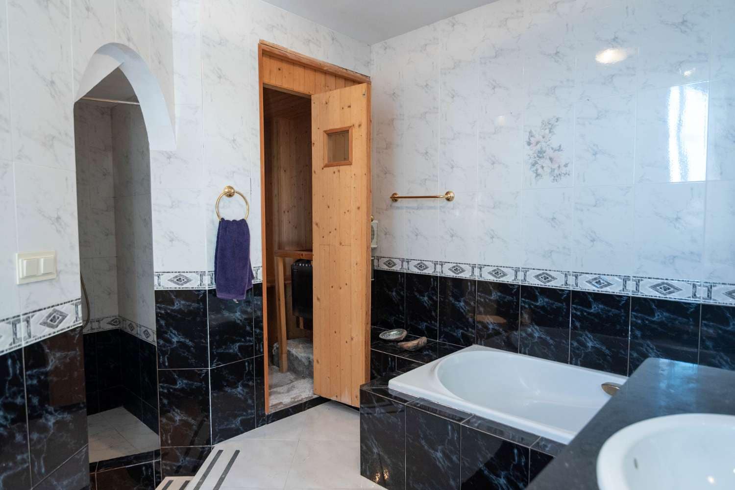 4 bedroom Villa for sale in Salobrena with pool - € 895,000 (Ref: 10115436)