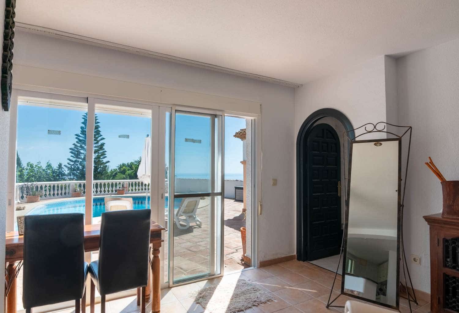 4 bedroom Villa for sale in Salobrena with pool - € 895,000 (Ref: 10115436)