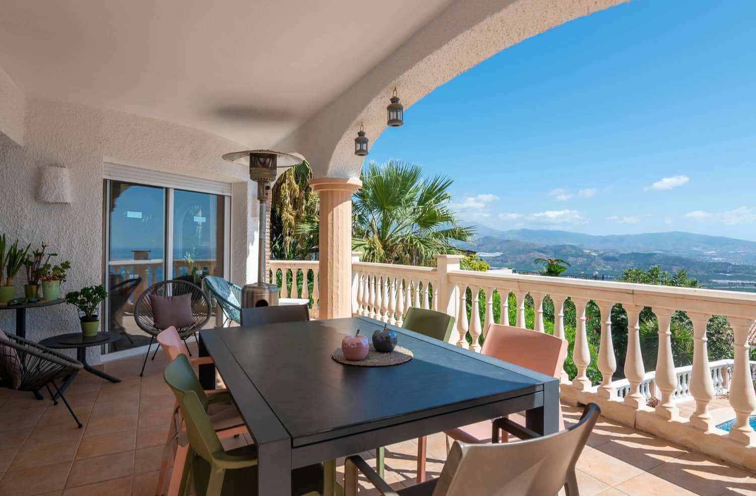4 bedroom Villa for sale in Salobrena with pool - € 895,000 (Ref: 10115436)