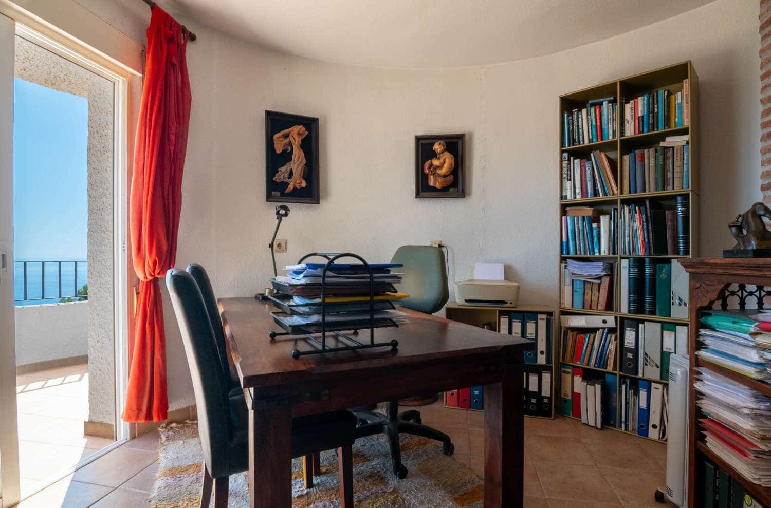 4 bedroom Villa for sale in Salobrena with pool - € 895,000 (Ref: 10115436)