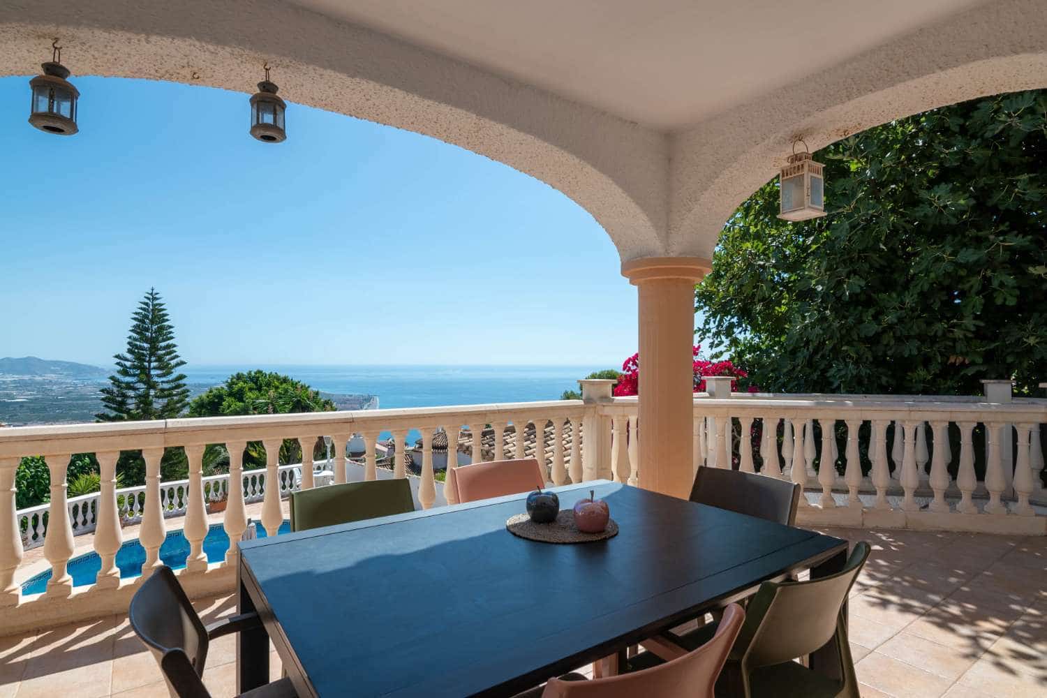 4 bedroom Villa for sale in Salobrena with pool - € 895,000 (Ref: 10115436)