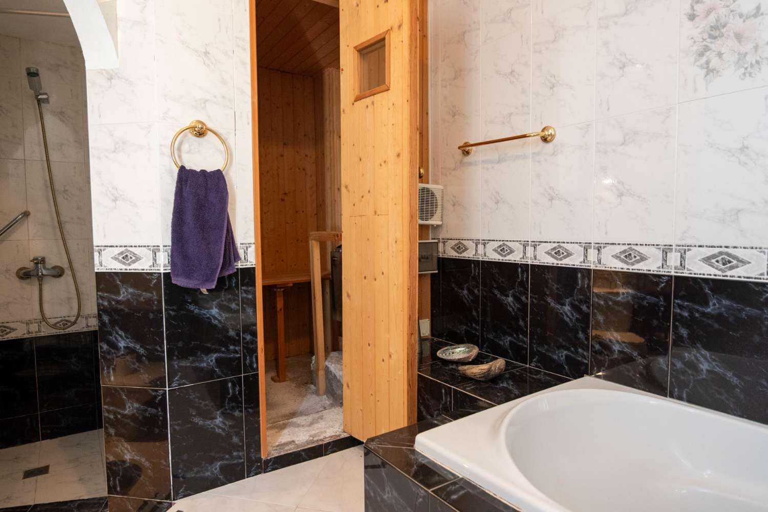 4 bedroom Villa for sale in Salobrena with pool - € 895,000 (Ref: 10115436)