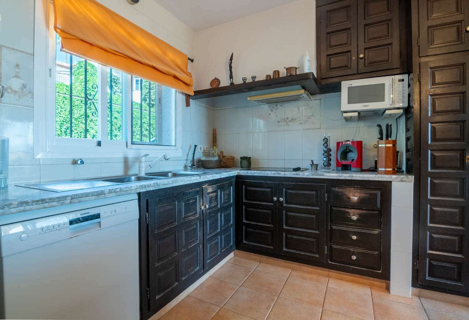 4 bedroom Villa for sale in Salobrena with pool - € 895,000 (Ref: 10115436)