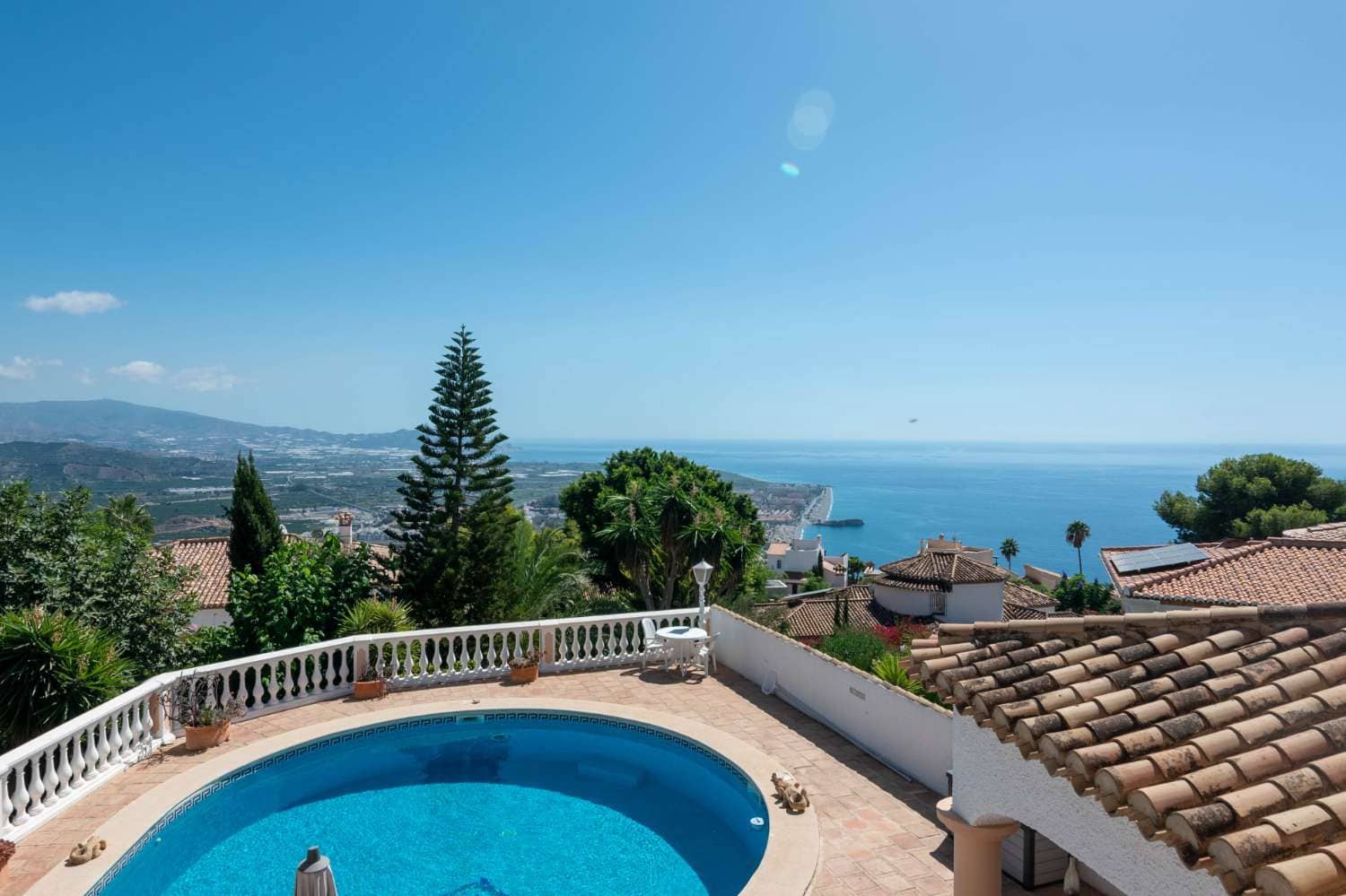 4 bedroom Villa for sale in Salobrena with pool - € 895,000 (Ref: 10115436)