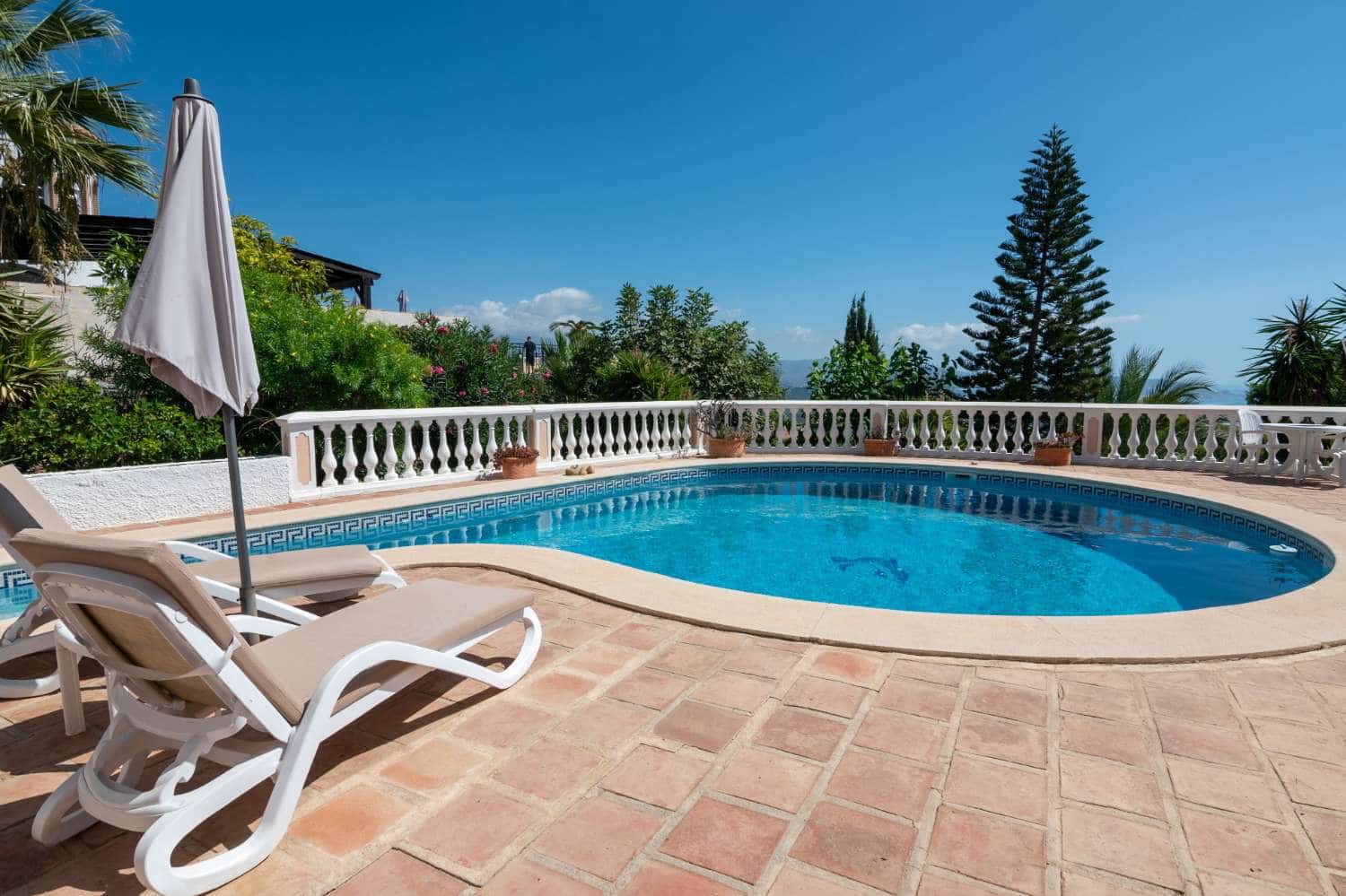 4 bedroom Villa for sale in Salobrena with pool - € 895,000 (Ref: 10115436)