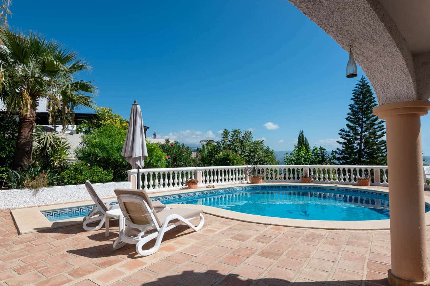 4 bedroom Villa for sale in Salobrena with pool - € 895,000 (Ref: 10115436)