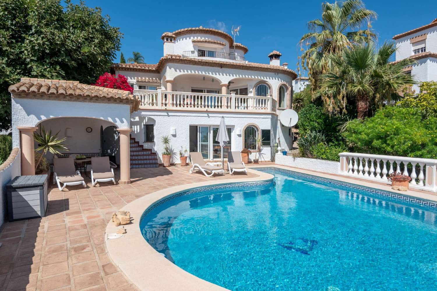4 bedroom Villa for sale in Salobrena with pool - € 895,000 (Ref: 10115436)