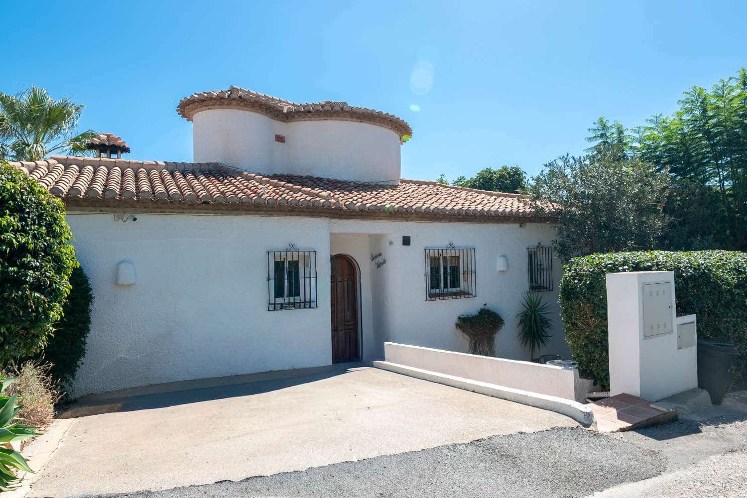 4 bedroom Villa for sale in Salobrena with pool - € 895,000 (Ref: 10115436)
