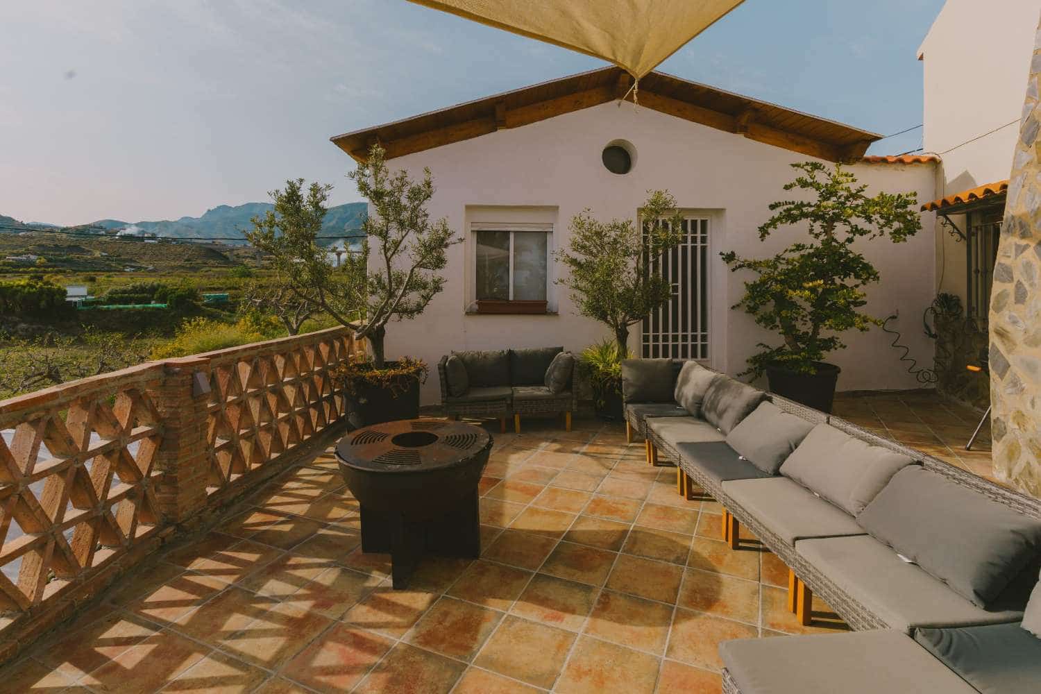 Casa de 3 habitaciones en Salobreña en alquiler con piscina - 2.000 € (Ref: 10184312)