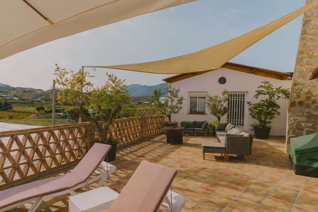 Casa de 3 habitaciones en Salobreña en alquiler con piscina - 2.000 € (Ref: 10184312)