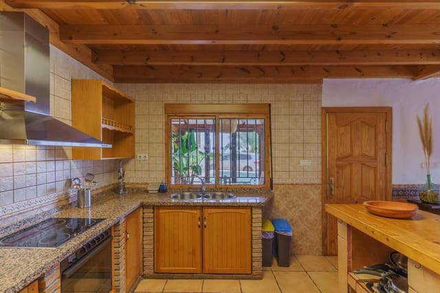 Casa de 3 habitaciones en Salobreña en alquiler con piscina - 2.000 € (Ref: 10184312)