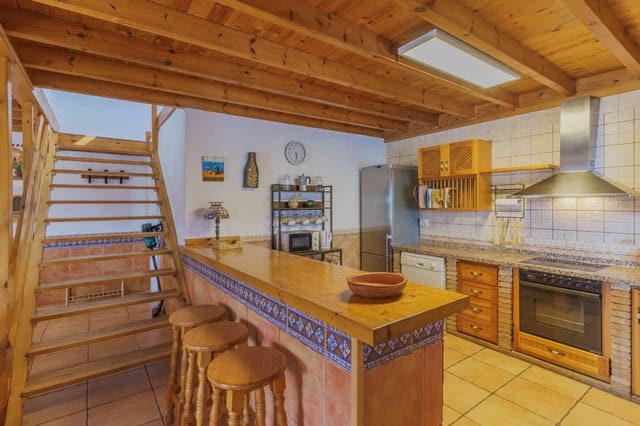 Casa de 3 habitaciones en Salobreña en alquiler con piscina - 2.000 € (Ref: 10184312)