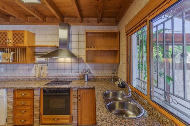 Casa de 3 habitaciones en Salobreña en alquiler con piscina - 2.000 € (Ref: 10184312)