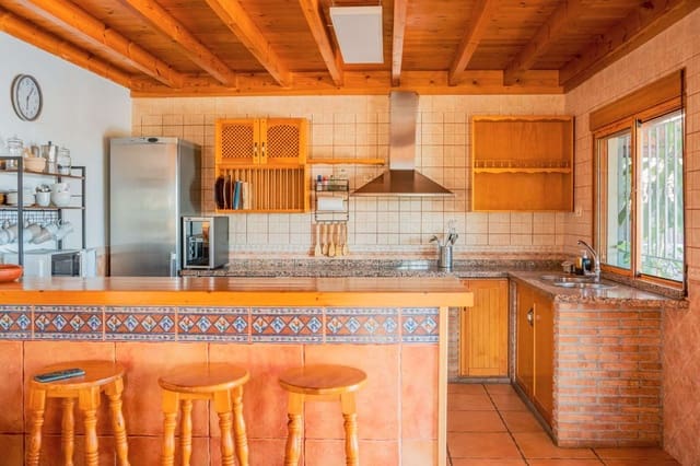 Casa de 3 habitaciones en Salobreña en alquiler con piscina - 2.000 € (Ref: 10184312)