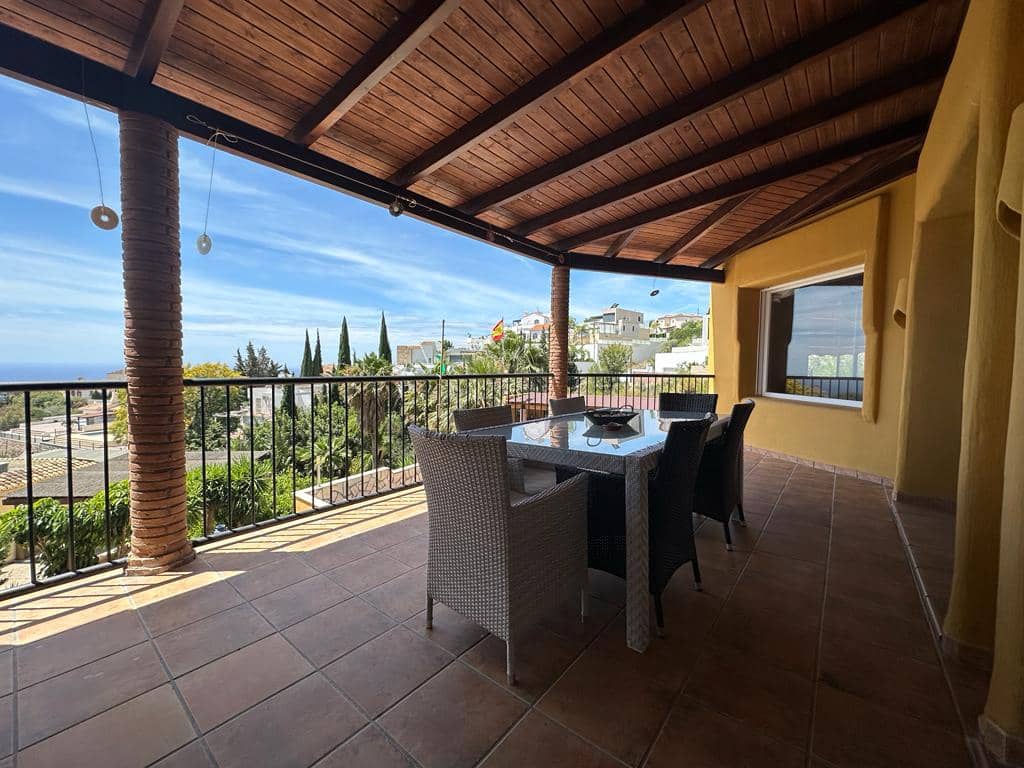 4 soveværelse Villa til salg i Salobrena med swimmingpool - € 740.000 (Ref: 3966240)