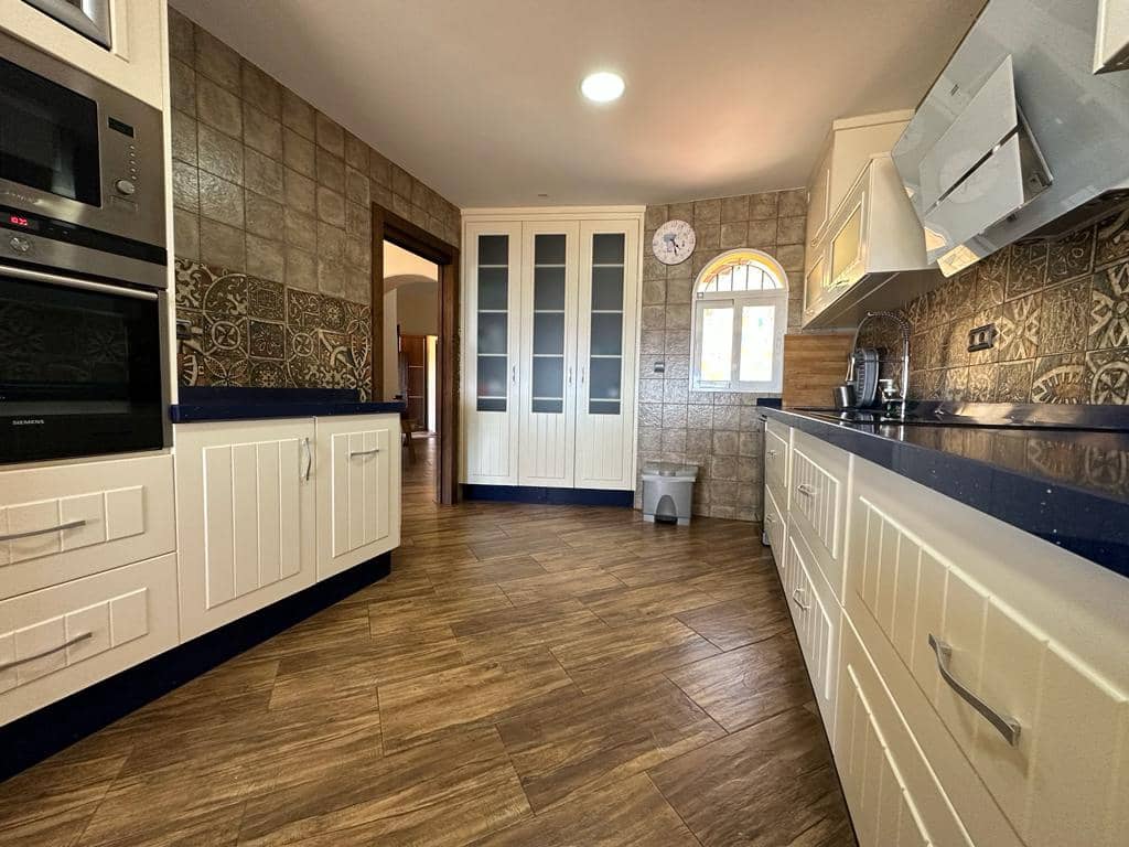 4 soveværelse Villa til salg i Salobrena med swimmingpool - € 740.000 (Ref: 3966240)