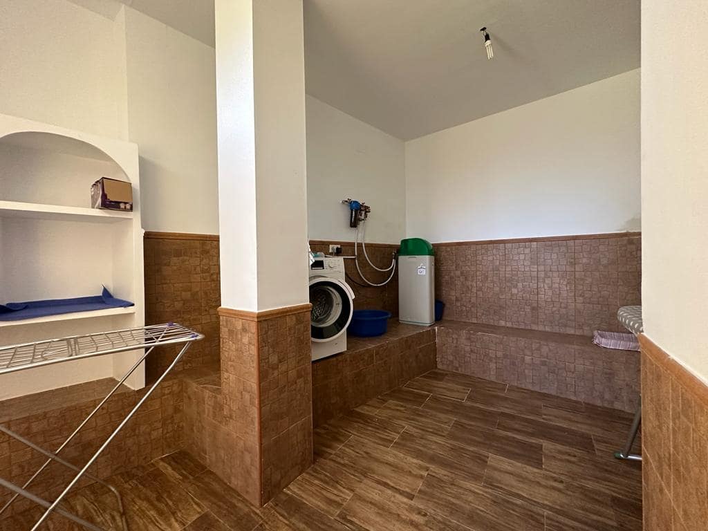 4 soveværelse Villa til salg i Salobrena med swimmingpool - € 740.000 (Ref: 3966240)