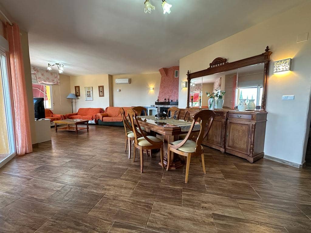 4 soveværelse Villa til salg i Salobrena med swimmingpool - € 740.000 (Ref: 3966240)