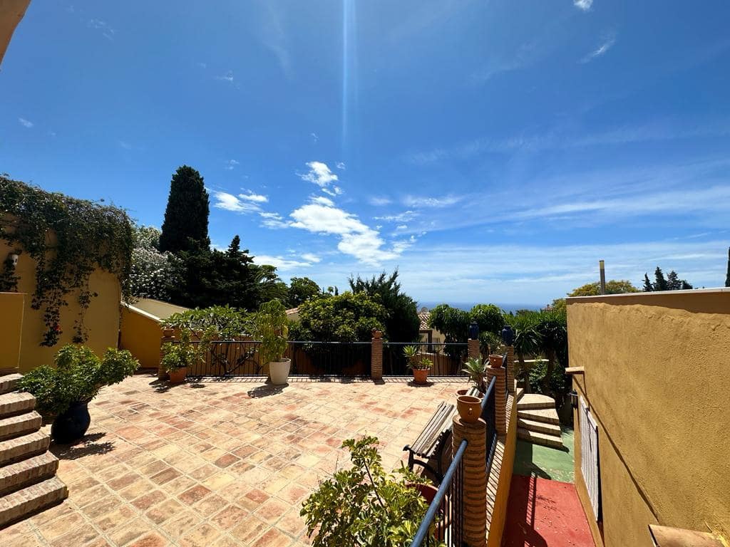 4 soveværelse Villa til salg i Salobrena med swimmingpool - € 740.000 (Ref: 3966240)