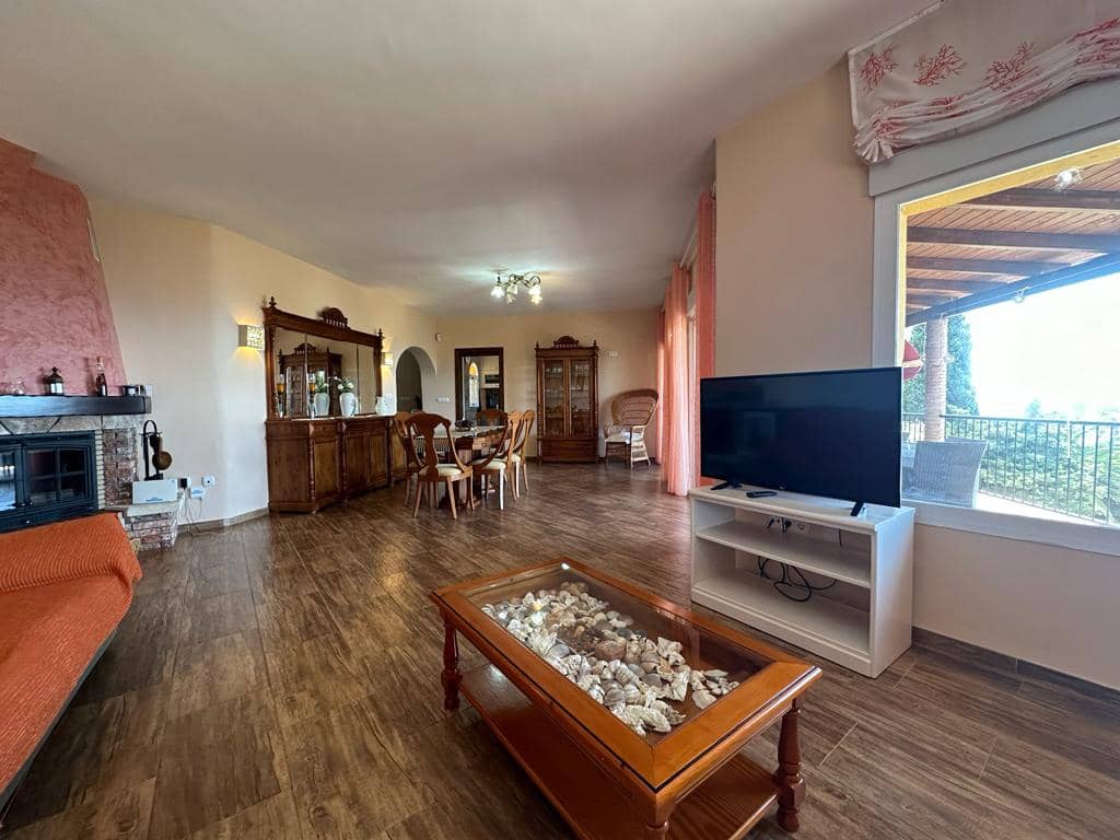 4 soveværelse Villa til salg i Salobrena med swimmingpool - € 740.000 (Ref: 3966240)