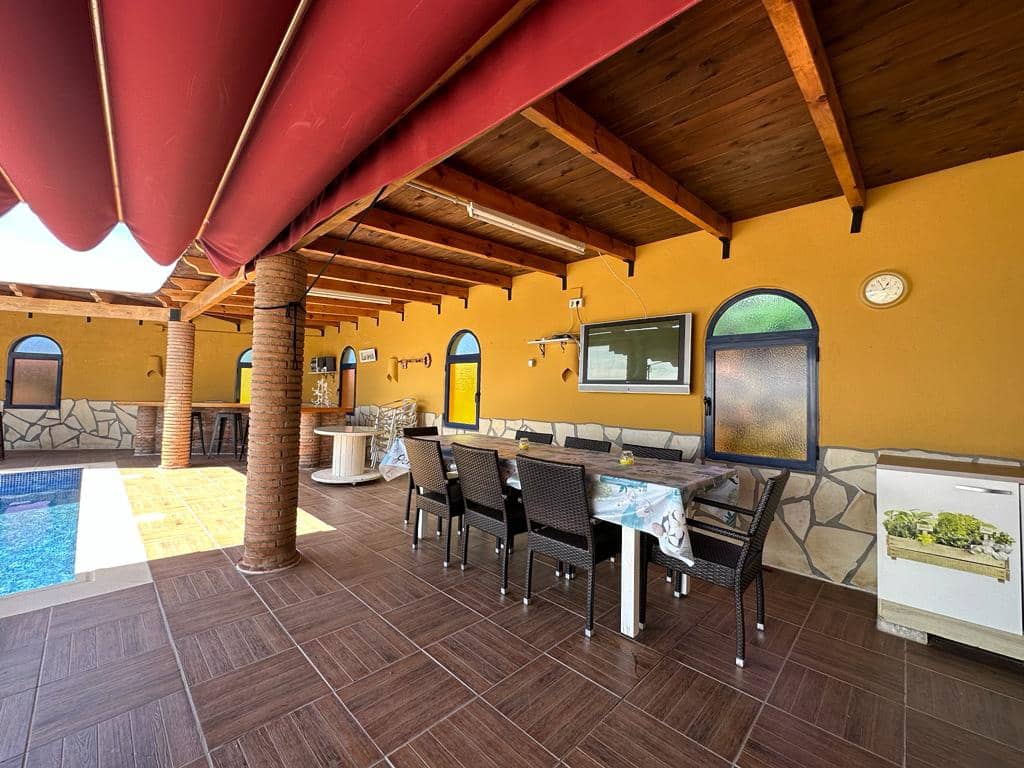 4 soveværelse Villa til salg i Salobrena med swimmingpool - € 740.000 (Ref: 3966240)