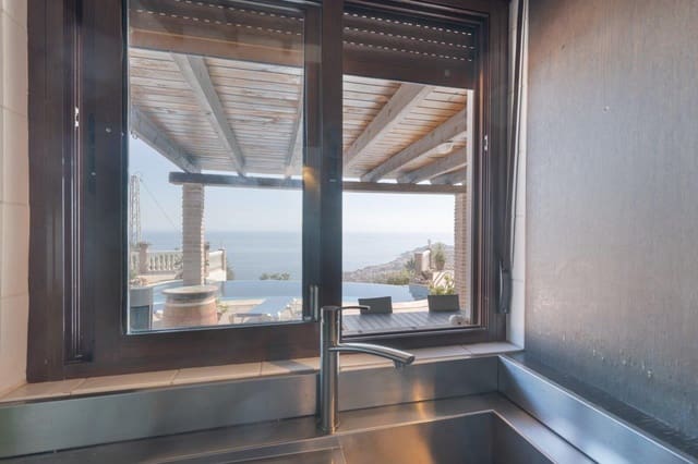 3 slaapkamer Villa te koop in Almuñécar met zwembad - € 750.000 (Ref: 5684152)