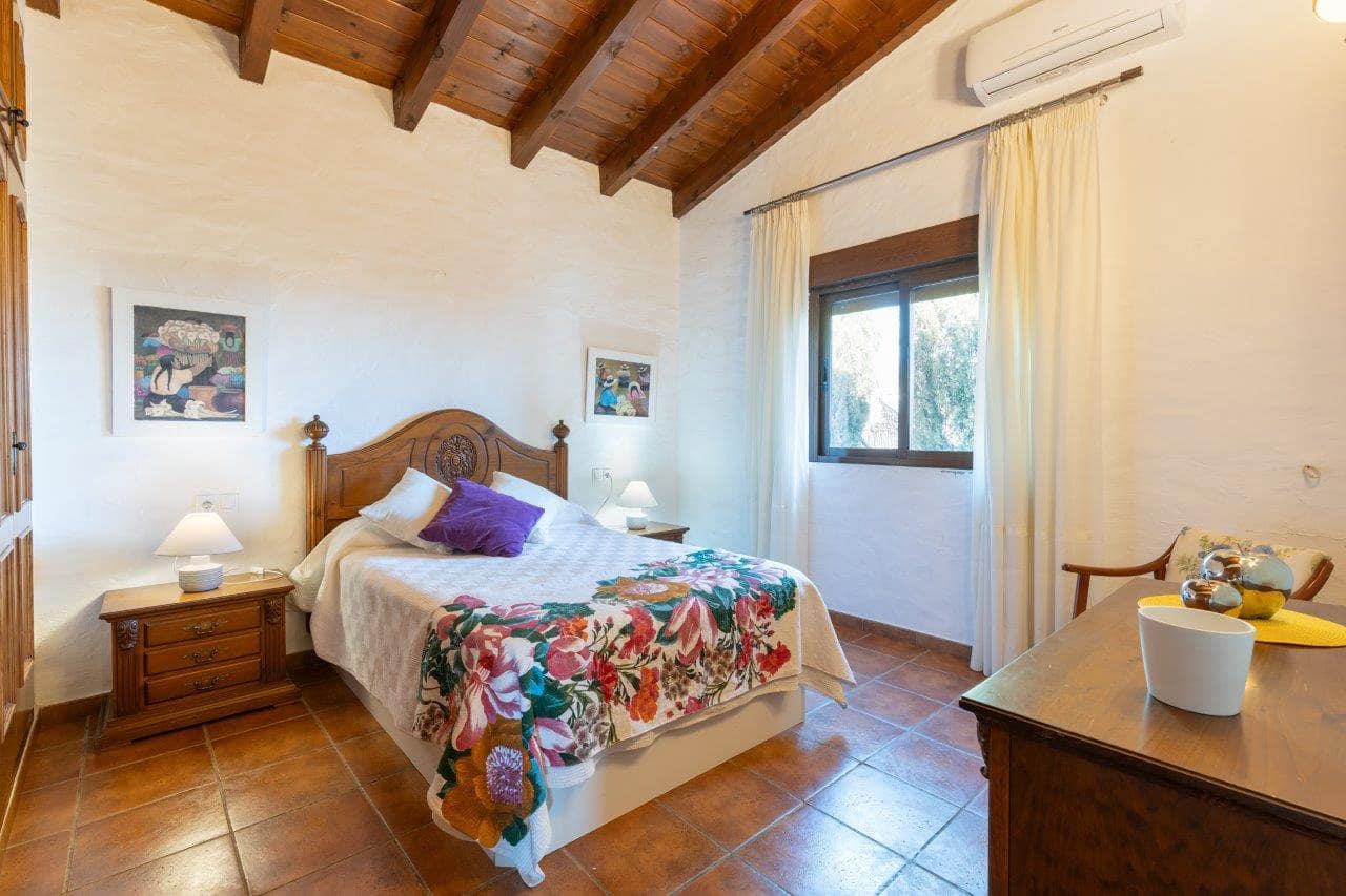 3 slaapkamer Villa te koop in Almunecar met zwembad - € 750.000 (Ref: 5684152)