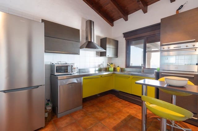 3 slaapkamer Villa te koop in Almuñécar met zwembad - € 750.000 (Ref: 5684152)