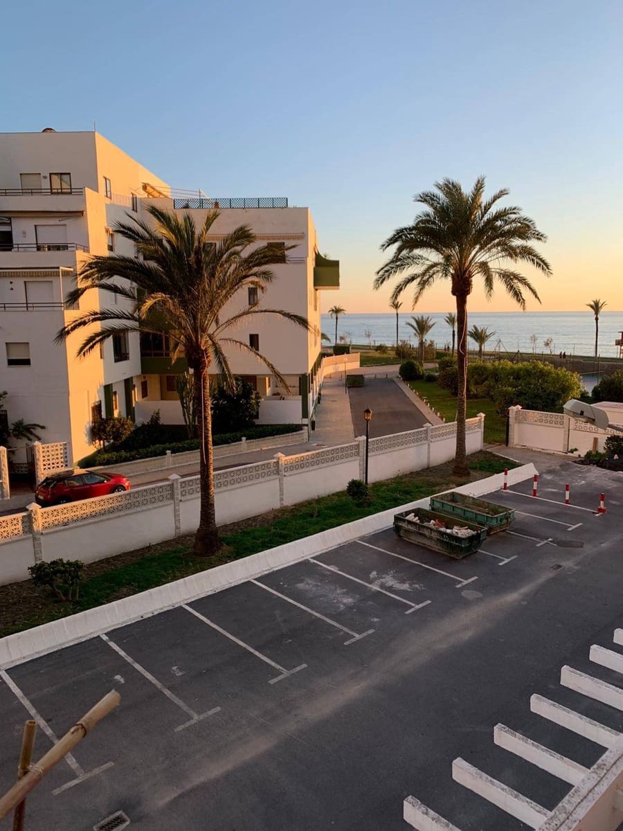 Strandlejlighed til salg i Salobrena med swimmingpool - € 163.000 (Ref: 5765199)