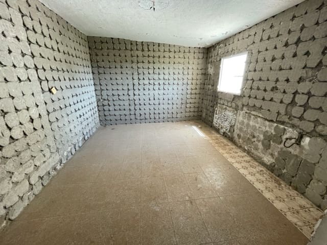 5 slaapkamer Huis te koop in Salobrena met garage - € 199.500 (Ref: 7045824)