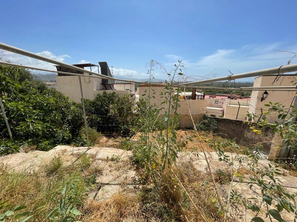 5 slaapkamer Huis te koop in Salobrena met garage - € 199.500 (Ref: 7045824)