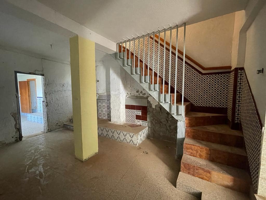 5 slaapkamer Huis te koop in Salobrena met garage - € 199.500 (Ref: 7045824)