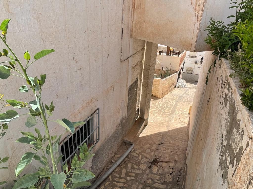 5 slaapkamer Huis te koop in Salobrena met garage - € 199.500 (Ref: 7045824)