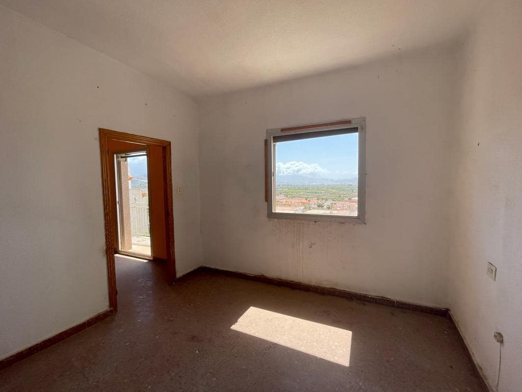 5 slaapkamer Huis te koop in Salobrena met garage - € 199.500 (Ref: 7045824)