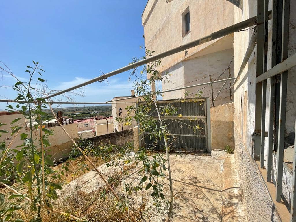 5 slaapkamer Huis te koop in Salobrena met garage - € 199.500 (Ref: 7045824)